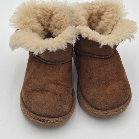 UGG Bailey Button Size 9 Kids Brown Fashion Boots Fall Winter Kids Shoes Issues - Picture 14 of 15